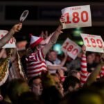 Dart fans gaan los na 180 in Ally Pally
