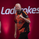 Raymond van Barneveld, een van de beste darters ooit.